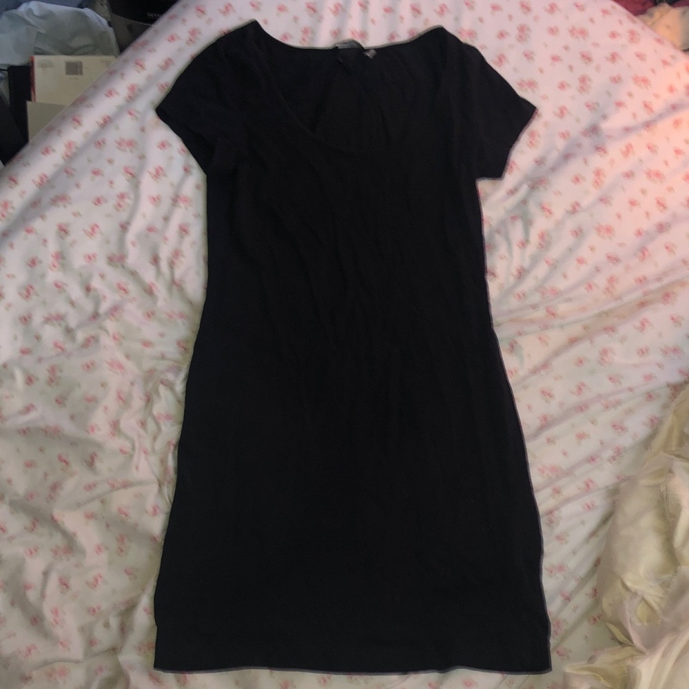 H&M Black Short-Sleeve Scoop Neck Dress